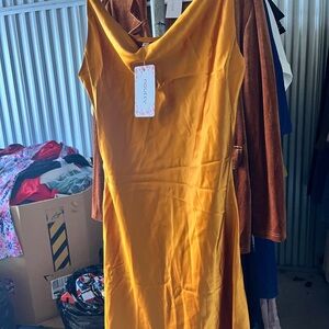 BRAND NEW EVENING/DINNER/ BRIDAL DRESS $20